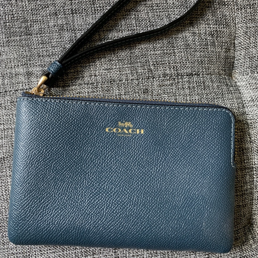 Coach - Classic Corner ZIP Wristlet
